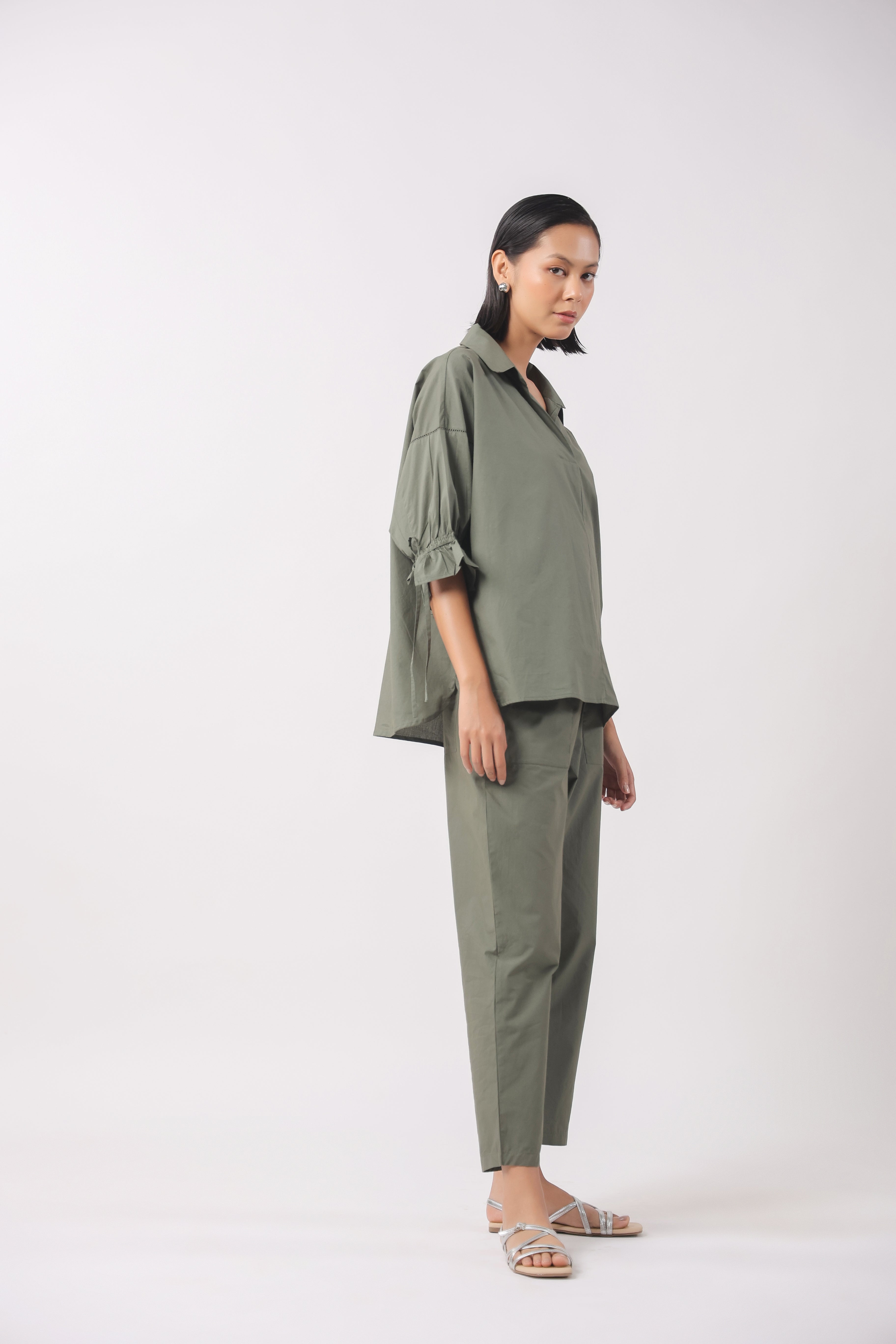 Women Green Solid Cotton 3/4 Sleeve Shirt Collar Co-Ord Set