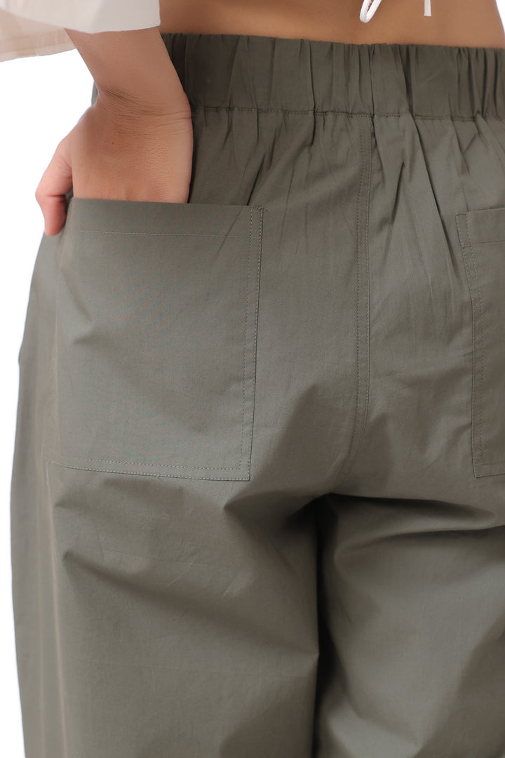 Women Green Solid Cotton Pant